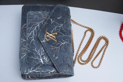 Women's Velvet Textured Purse With Chain